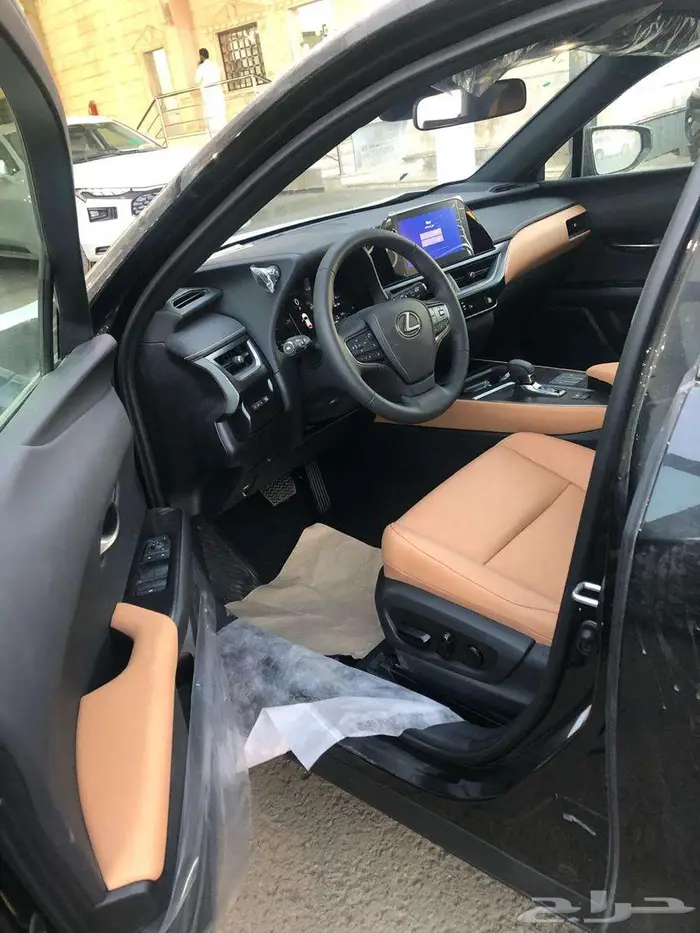 لكزس UX 300 AH 2024 هايبرد سعودي ضمان 8 سنوات او 200 الف 12