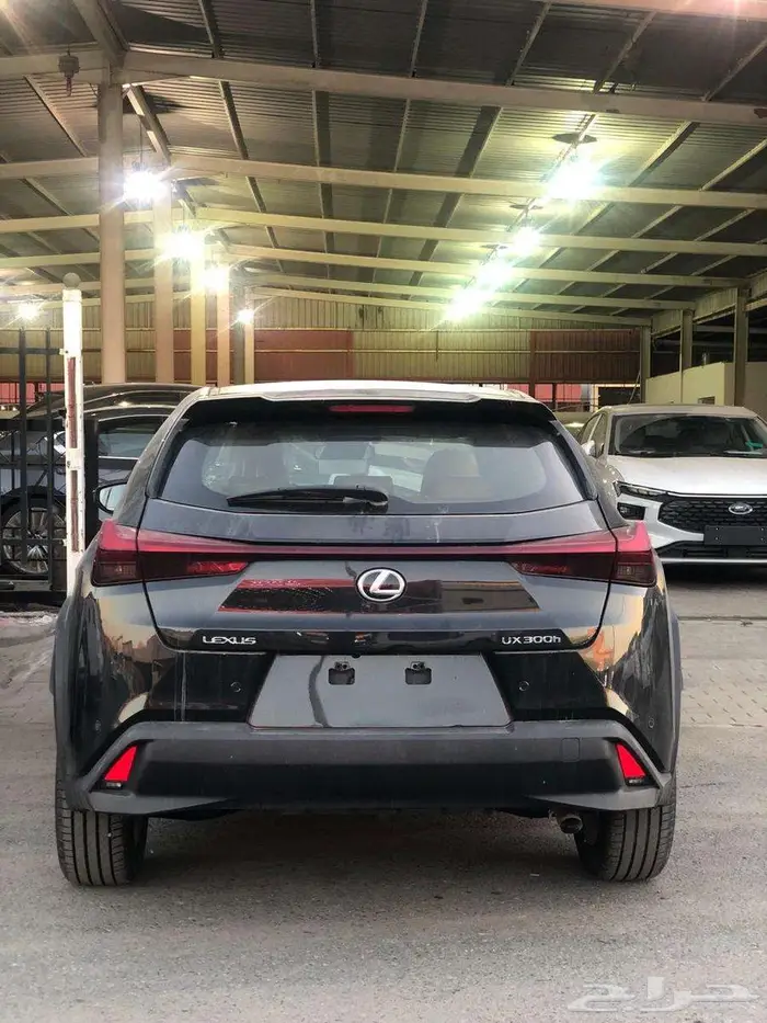 لكزس UX 300 AH 2024 هايبرد سعودي ضمان 8 سنوات او 200 الف 10