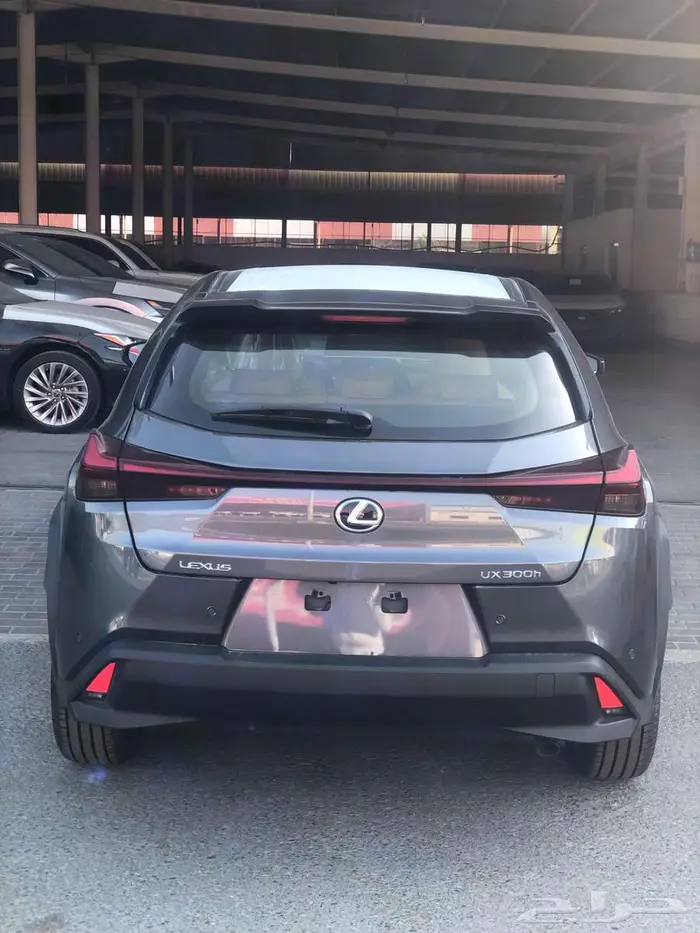 لكزس UX 300 AH 2024 هايبرد سعودي ضمان 8 سنوات او 200 الف 1