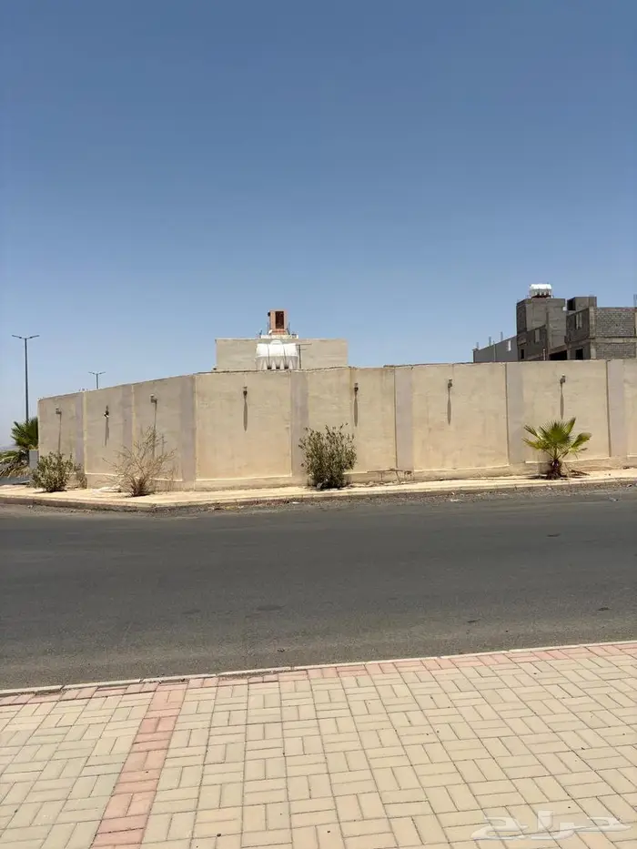 حوش وغرفتين للايجار 2