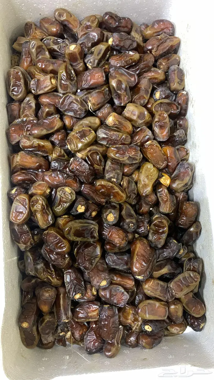 تمر حلال للبيع العدد 400 تقريبا أو 500 حق السنة هذي 1