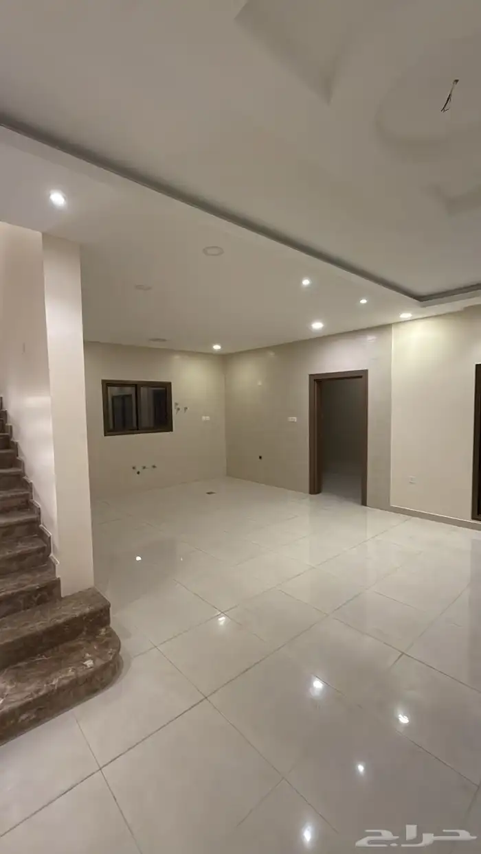 فله زاويه مفصوله بالكامل بمساحه 324 م بالخبر العزيزيه 6
