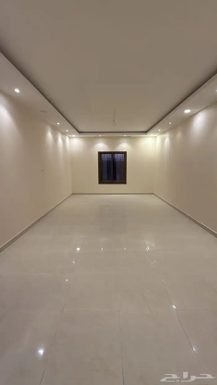 فله زاويه مفصوله بالكامل بمساحه 324 م بالخبر العزيزيه 2