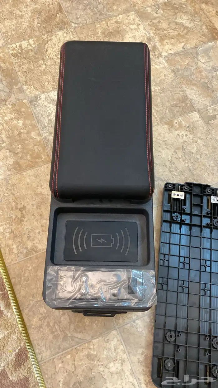 ثلاجه لسياره 7 لتر تقريبا  مع 2 مدخل يواسبي USB وشحن ذاتي 1