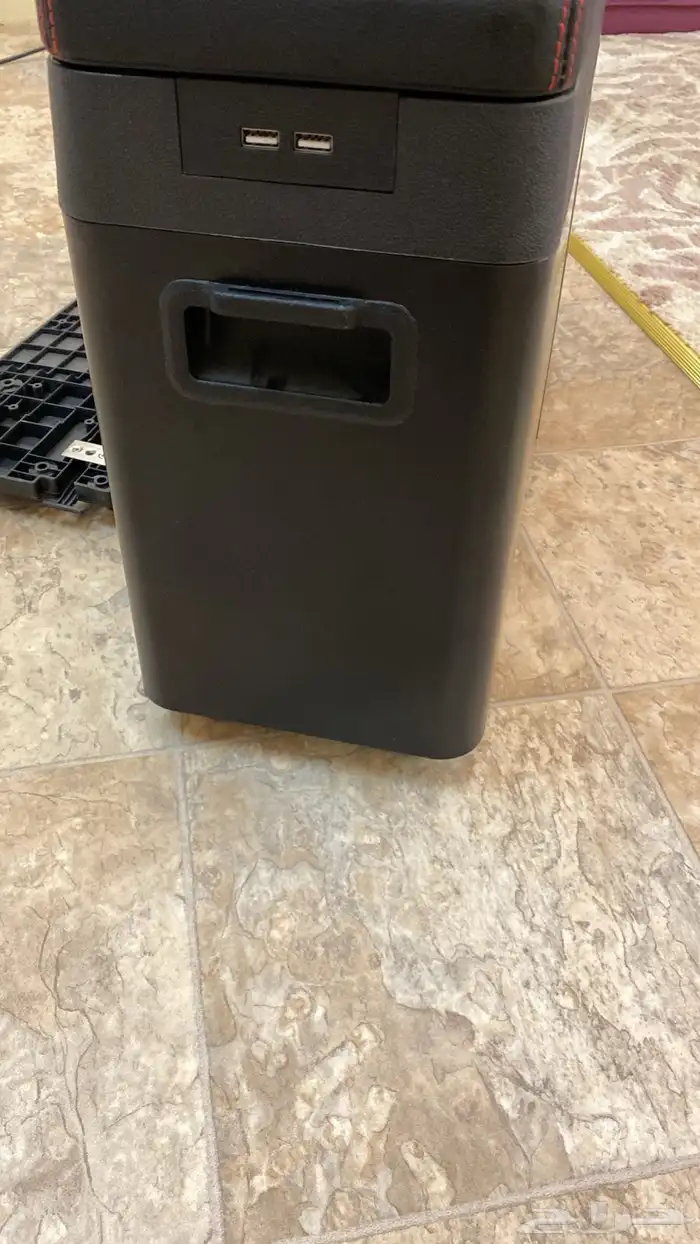 ثلاجه لسياره 7 لتر تقريبا  مع 2 مدخل يواسبي USB وشحن ذاتي 2