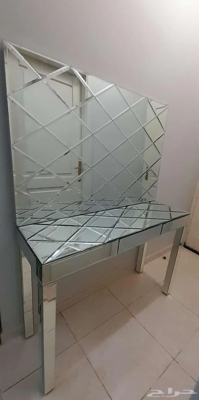 مدخل قزاز مرايا نظيف جدا 1