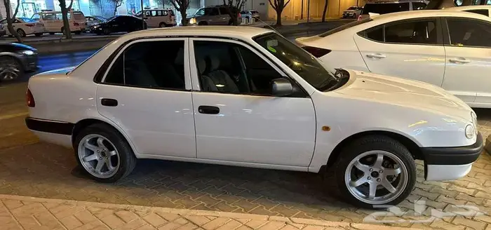 للبيع تويوتا كورولا XLI 2000 حالة نادرة ونظيفة جد ا 1