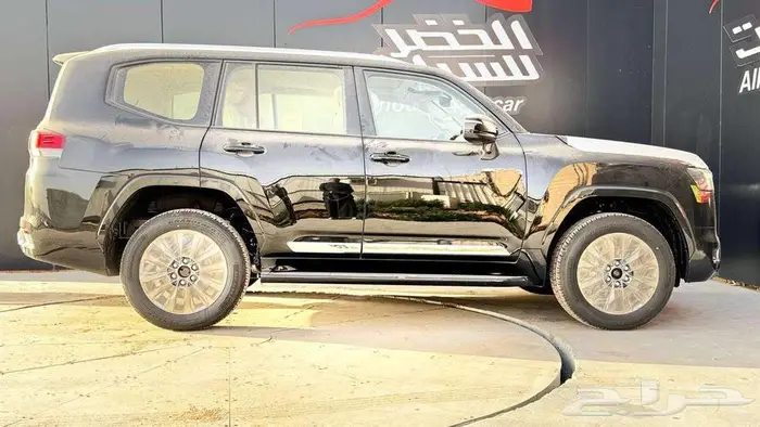 تويوتا لاندكروزر GXR رقم 3 بنزين 2025 كاش أو أقساط 4