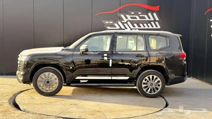 تويوتا لاندكروزر GXR رقم 3 بنزين 2025 كاش أو أقساط 3