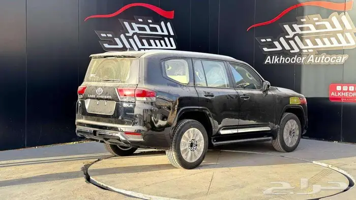 تويوتا لاندكروزر GXR رقم 3 بنزين 2025 كاش أو أقساط 2