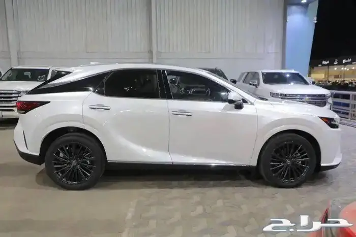 ليكزس RX 350 AA فتحة سقف جلد بنزين موديل 2024 3