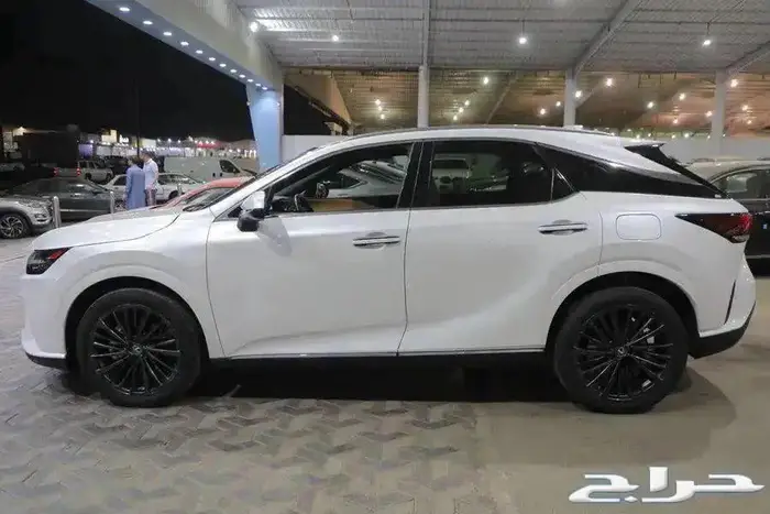 ليكزس RX 350 AA فتحة سقف جلد بنزين موديل 2024 4