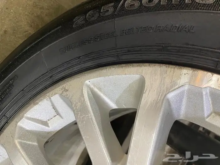 للبيع 4 جنوط جمس اصليه GM مع الكفرات 8