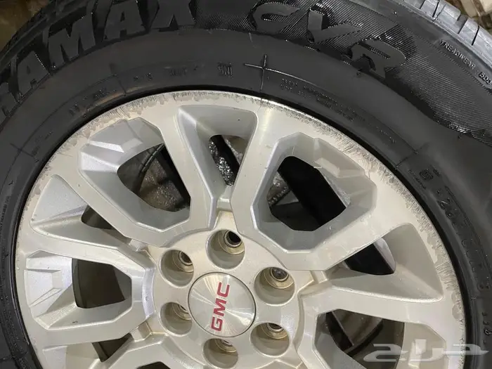 للبيع 4 جنوط جمس اصليه GM مع الكفرات 7