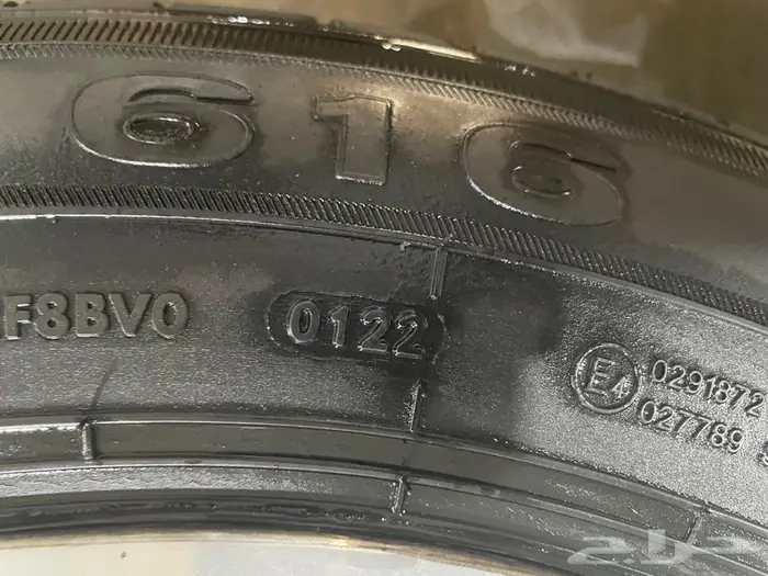 للبيع 4 جنوط جمس اصليه GM مع الكفرات 6