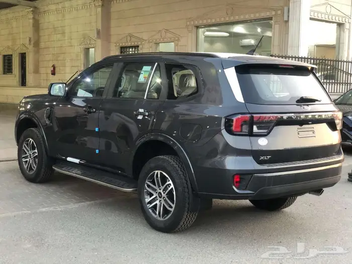 فورد ايفرست XLT بنزين 2025 الناغي صيانة مجانية أسود 1