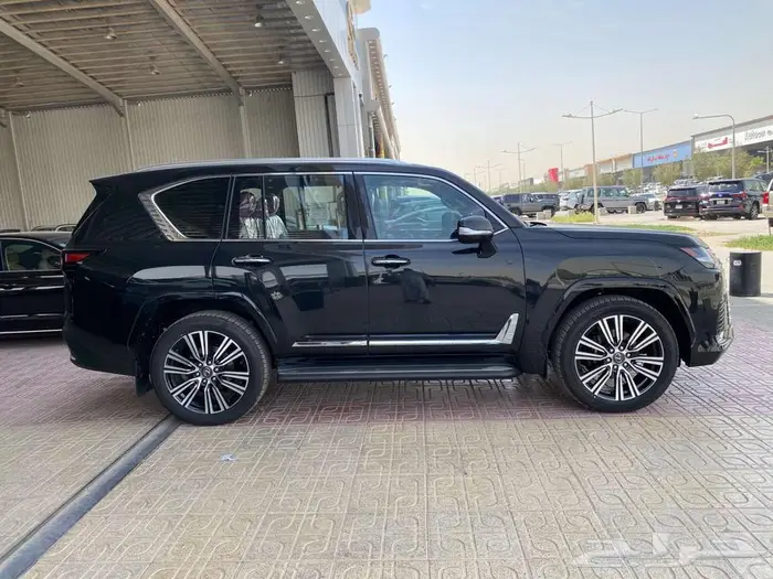 لكزس LX600 BB 2025 خليجي اسود داخلي احمر 4