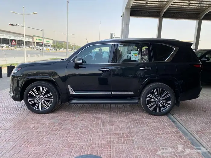 لكزس LX600 BB 2025 خليجي اسود داخلي احمر 3