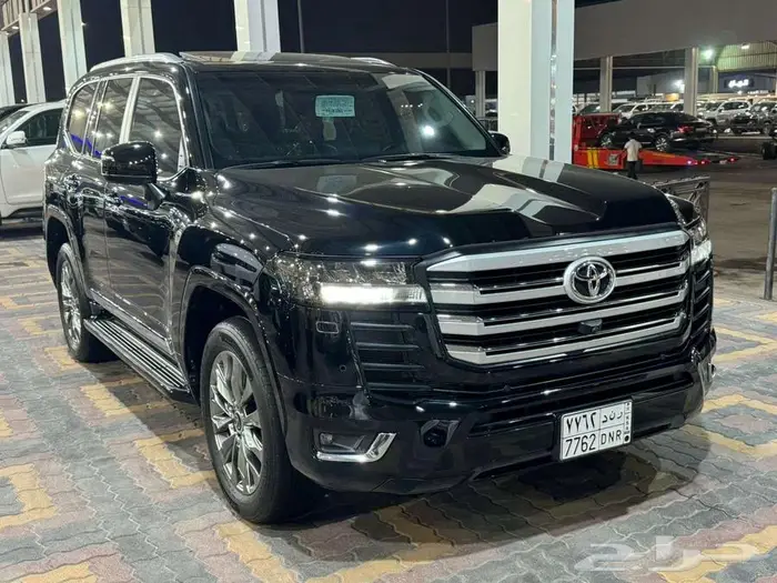 للبيع جيب لاندكروزر GXR-L3 سعودي 2023 ( عداد قليل ) 6