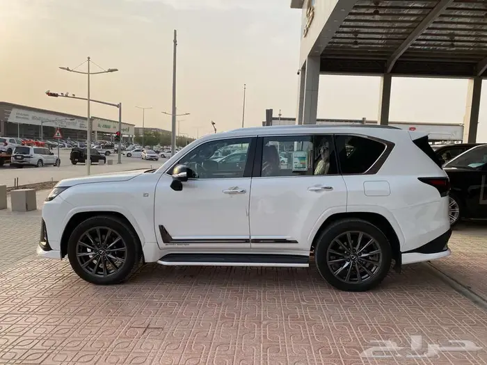 لكزس FSPORT LX600 2024سعودي 3