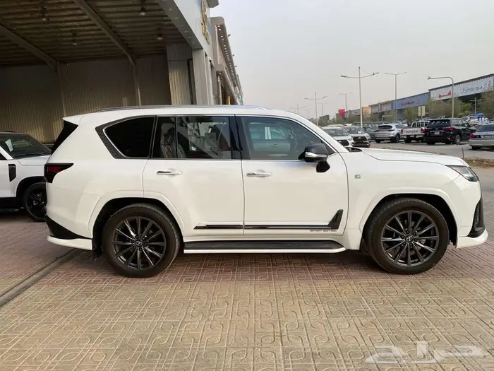 لكزس FSPORT LX600 2024سعودي 4