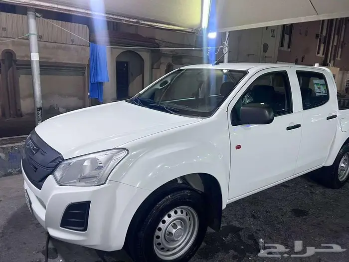 4X4 ISUZU PICK UP WITH DRIVER FOR RENT MODEL 2025 1