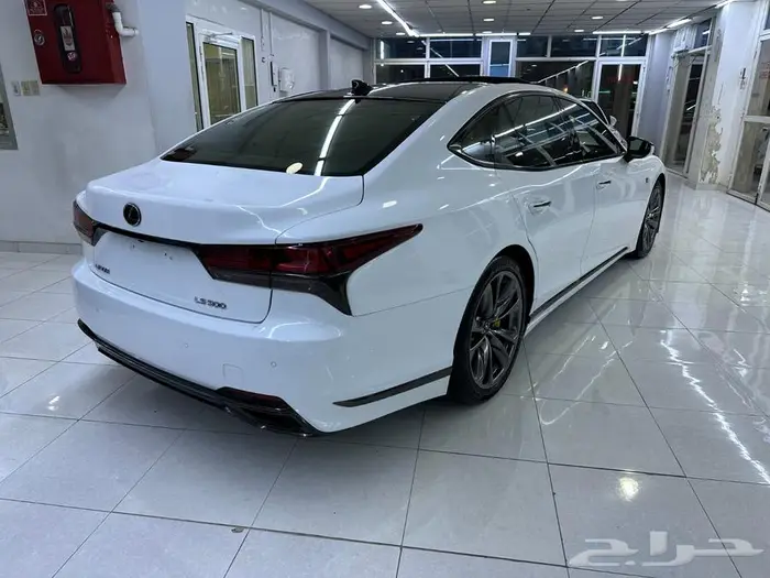 لكزس LS 500 اف سبورت 2018 بحالة المصنع مالك اول 5