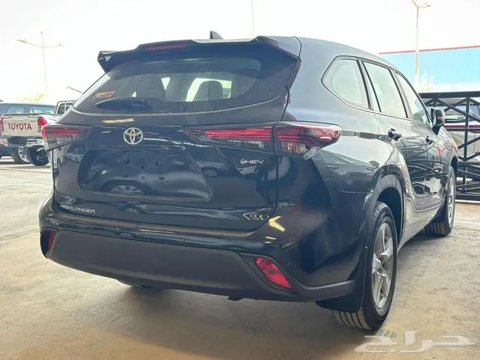 تويوتا هايلاندر LE 4X4 موديل 2025 3