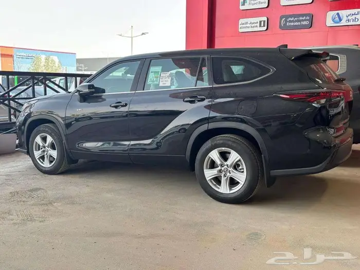 تويوتا هايلاندر LE 4X4 موديل 2025 5