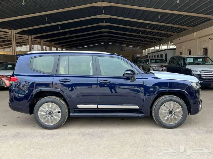 تويوتا لاندكروزر GXR L3 بنزين 2024 متاح اقساط و كاش 3