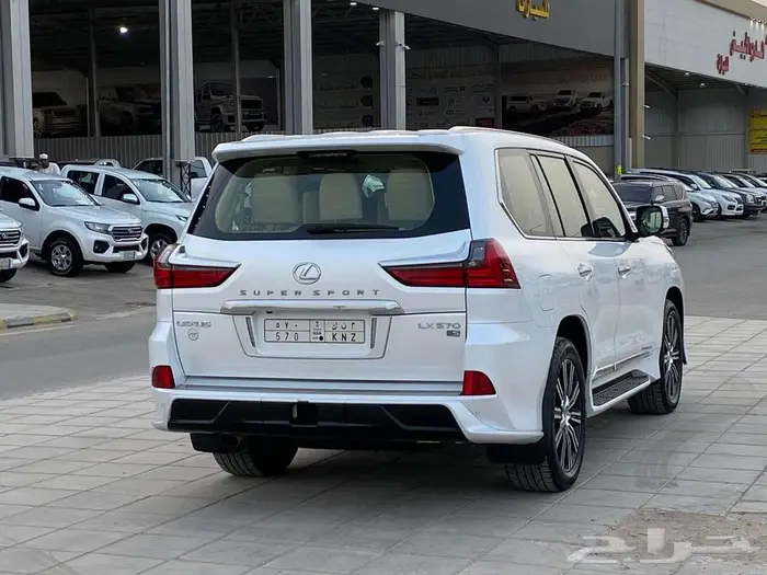 لكزس LX570 فل كامل 2018 8