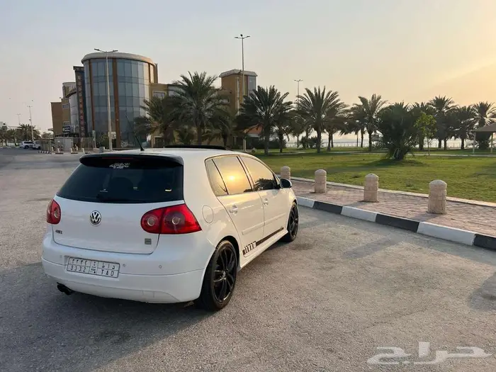 فولكس فاجن قولف GTI لون أبيض 2