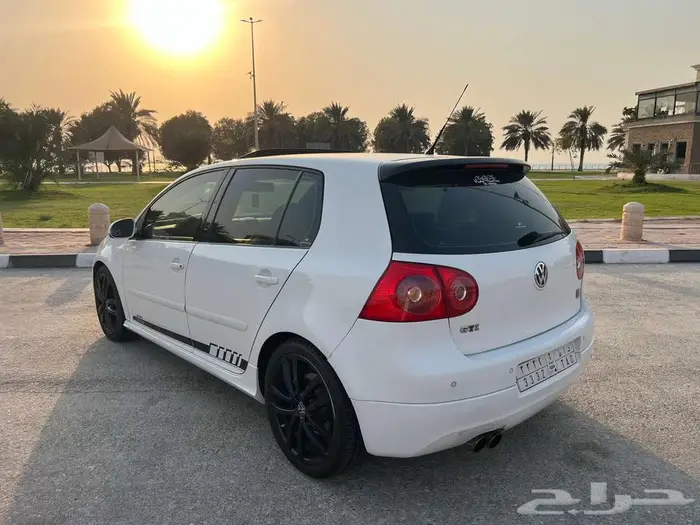 فولكس فاجن قولف GTI لون أبيض 1