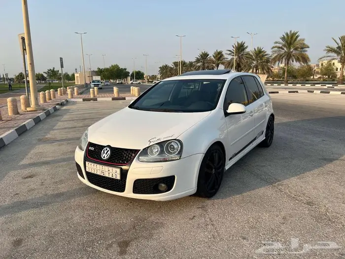 فولكس فاجن قولف GTI لون أبيض 4