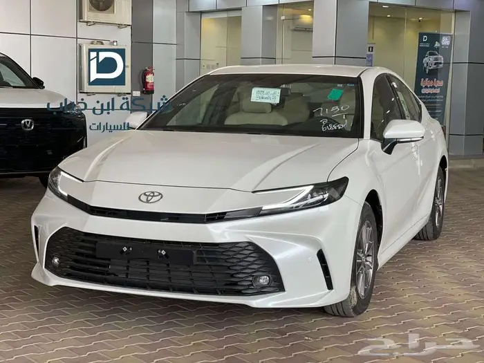 تويوتا كامري E 2025 استلام فوري لدى شركة ابن ذياب للسيارات 1