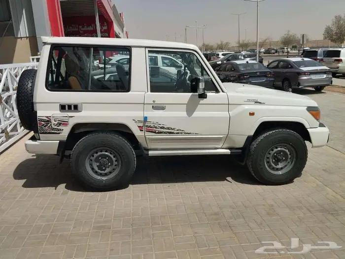 تويوتا لاندكروزر ربع موديل 2023 بريمي 2