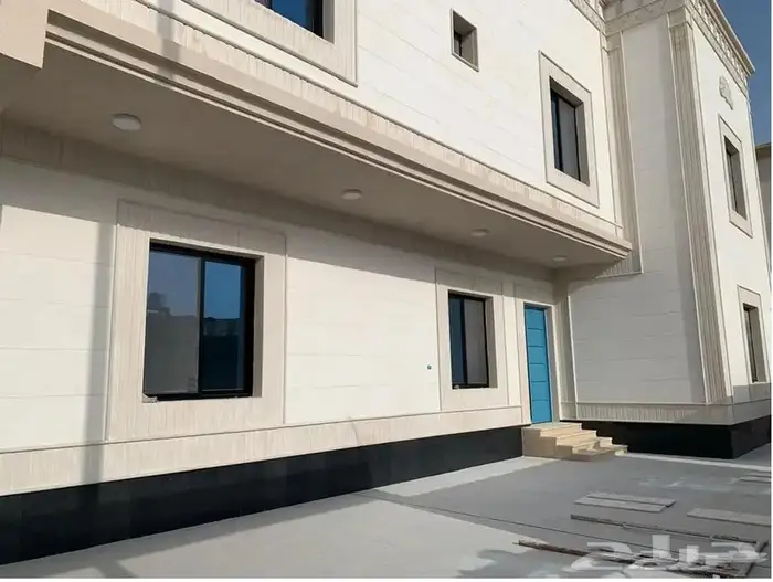 عمارة دورين وملحق جدد للبيع بحي الجسر 1