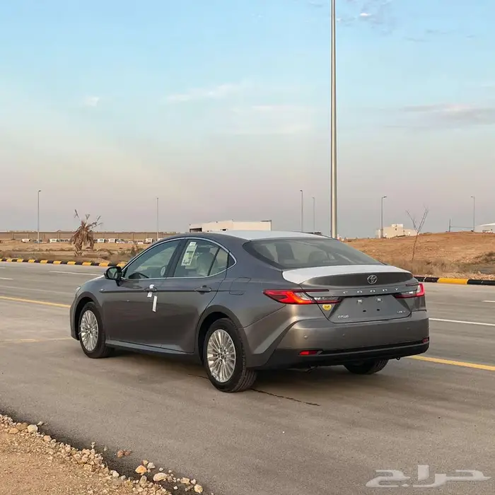 كامري بنزين و هايبرد جميع الفئات 2025 اصفااار 26