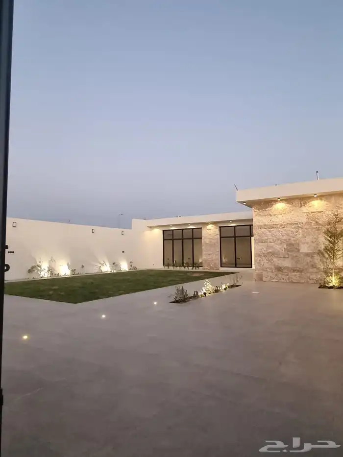 للبيع شاليه فاخر جديد بالحمر موقع مميز الدائري الغربي 1
