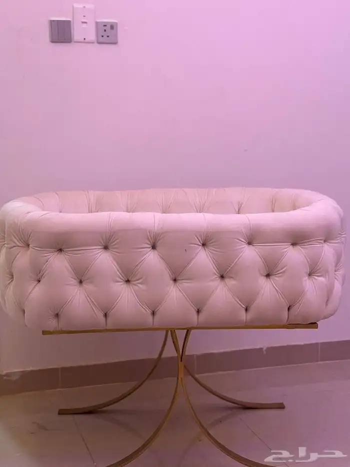 سرير وعربه. ومسبح كبير. ممتازين. 1