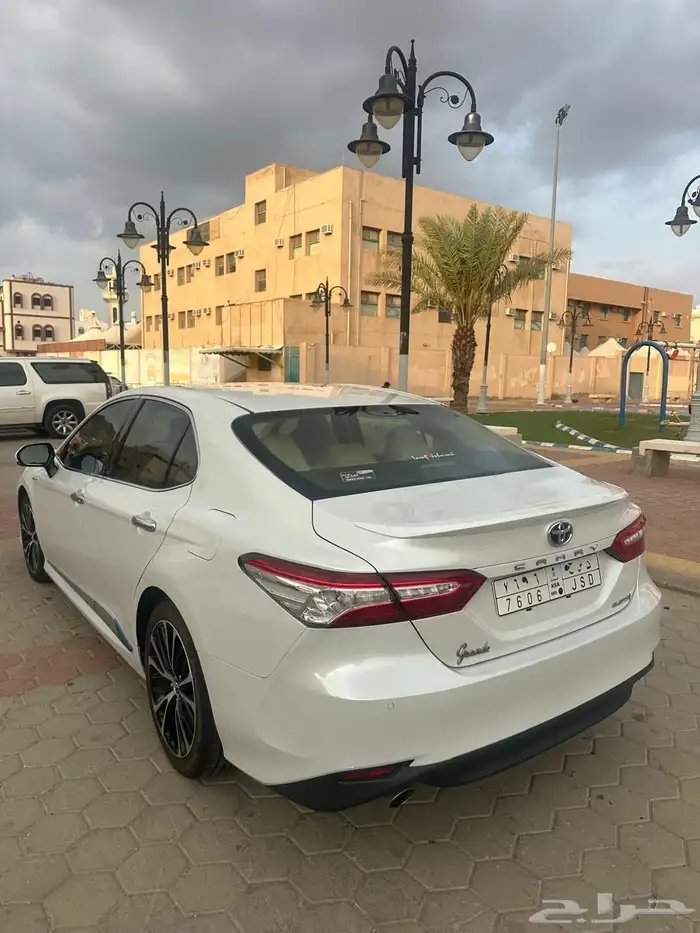 كامري قراندي 2018 هايبرد ( مخزن ) ممشى 124 فقط 1