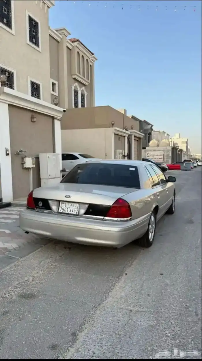 فورد كراون فكتوريا 2012 ممشى قليل 11