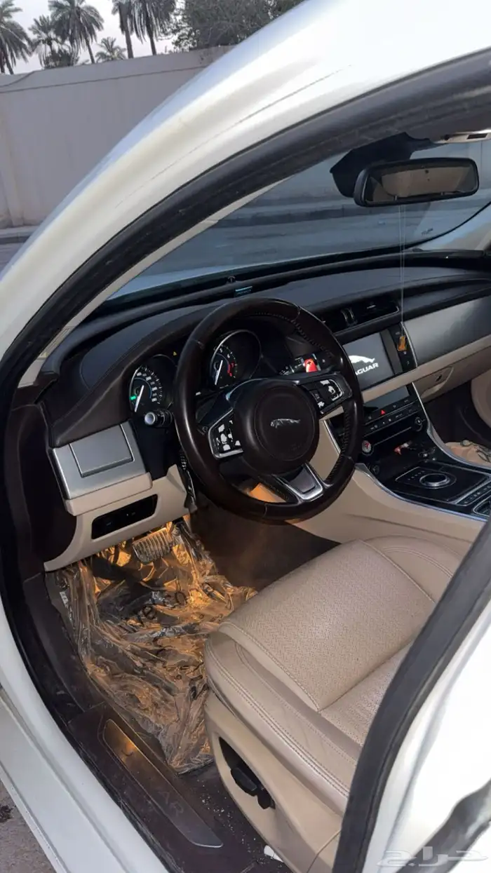 جاكوار 2018 XF 10