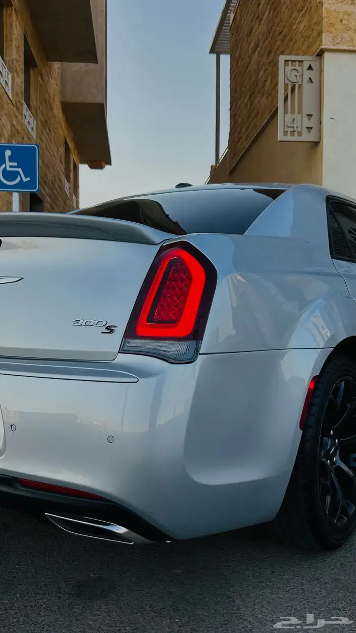 كرايزلر 2021 300s للبيع 13