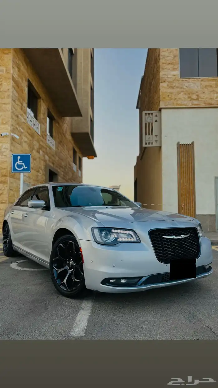 كرايزلر 2021 300s للبيع 9
