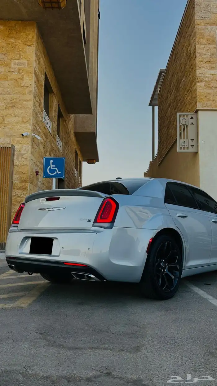 كرايزلر 2021 300s للبيع 8
