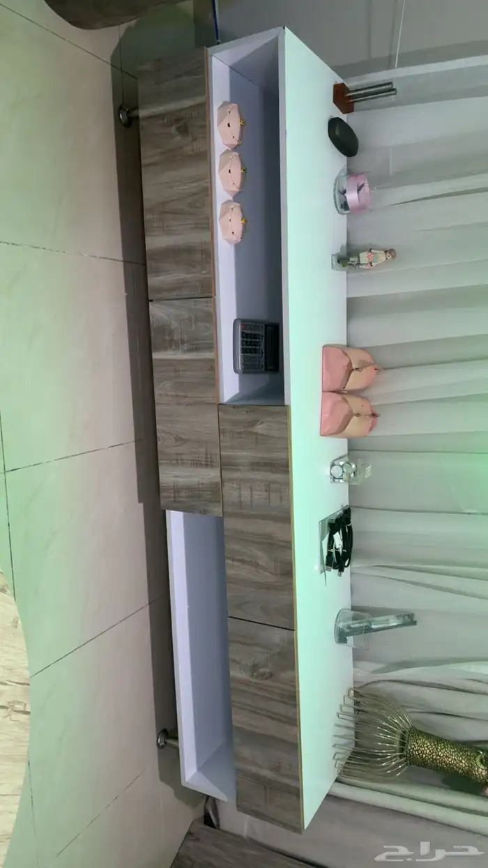 سرير اطفال مع المرتبه وطاوله تلفزيون 2