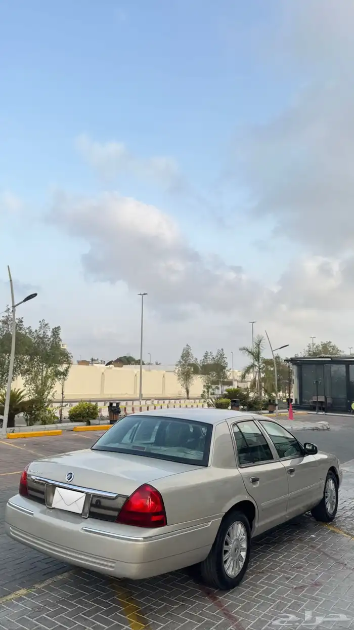 للبيع فورد جراند ماركيز2011 فل كامل 4