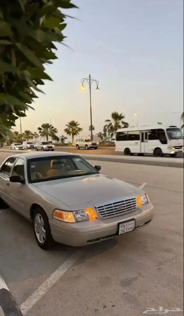 فورد كراون فكتوريا 2012 ممشى قليل 9