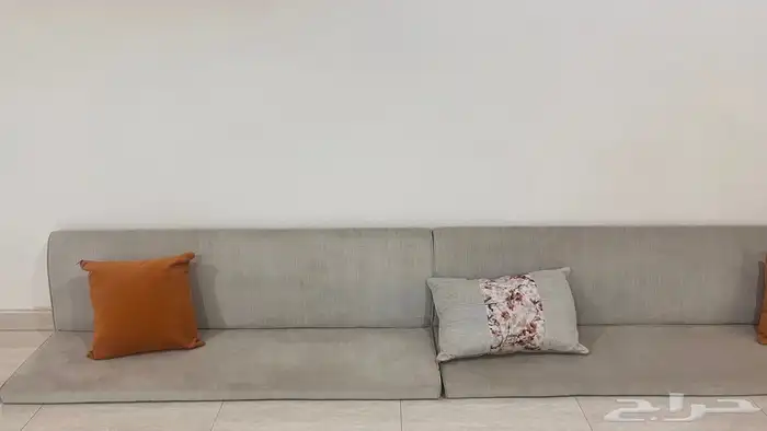 غرفة سريرين  2كامودينه  تسريه  2 كرسي وعندي جلسه ارضيه جديد 4